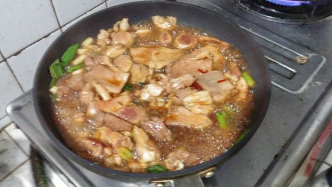 用萬家香純佳釀醬油煮挾心肉