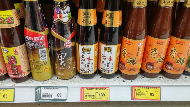 瑞春的甕釀醬油跟醬油膏，也一併特價每瓶85.