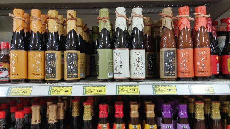 太久沒來逛愛買，多了好幾家新廠商跟新產品。 第一次看到的桃米泉。