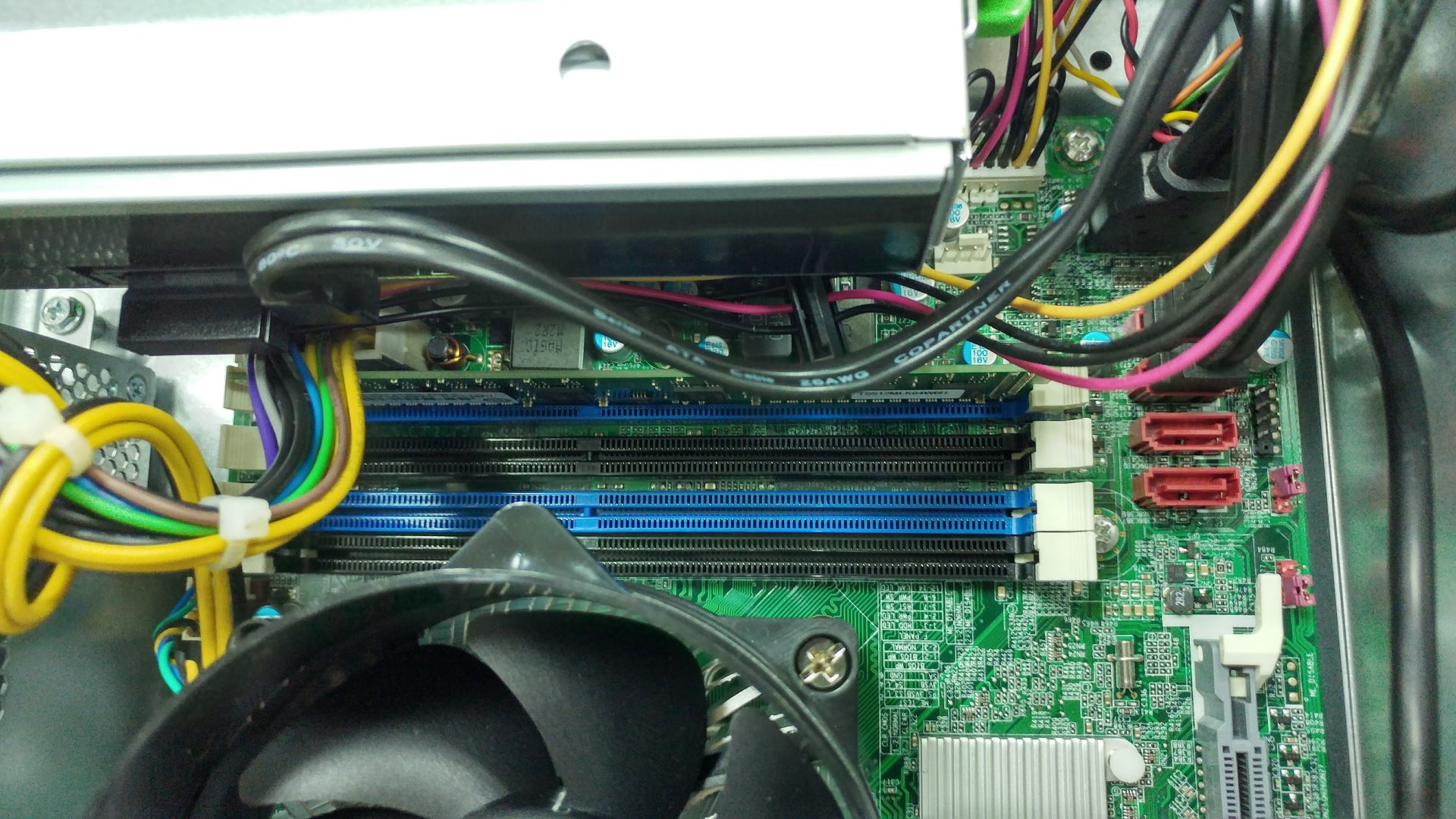 Acer Veriton VX4630G 有四條記憶體插槽