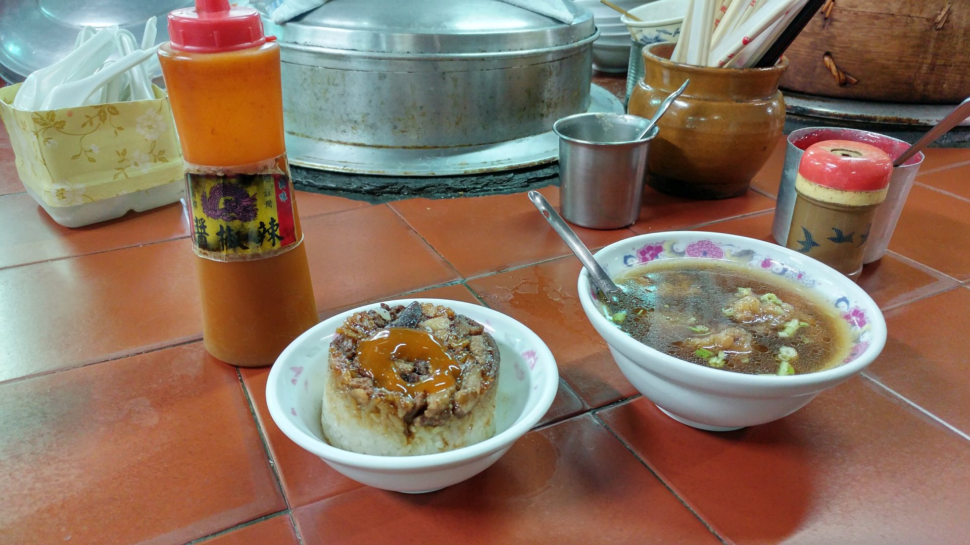 東市場筒仔米糕 排骨酥