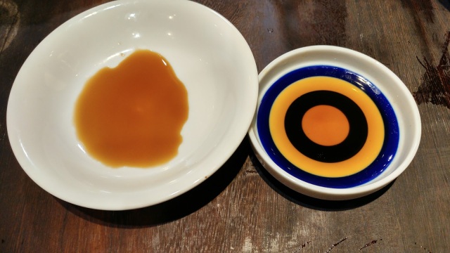 這是發酵釀造十個月的台灣黃豆麥醬油，廠家東陽醬油甚至不是號稱為白醬油。