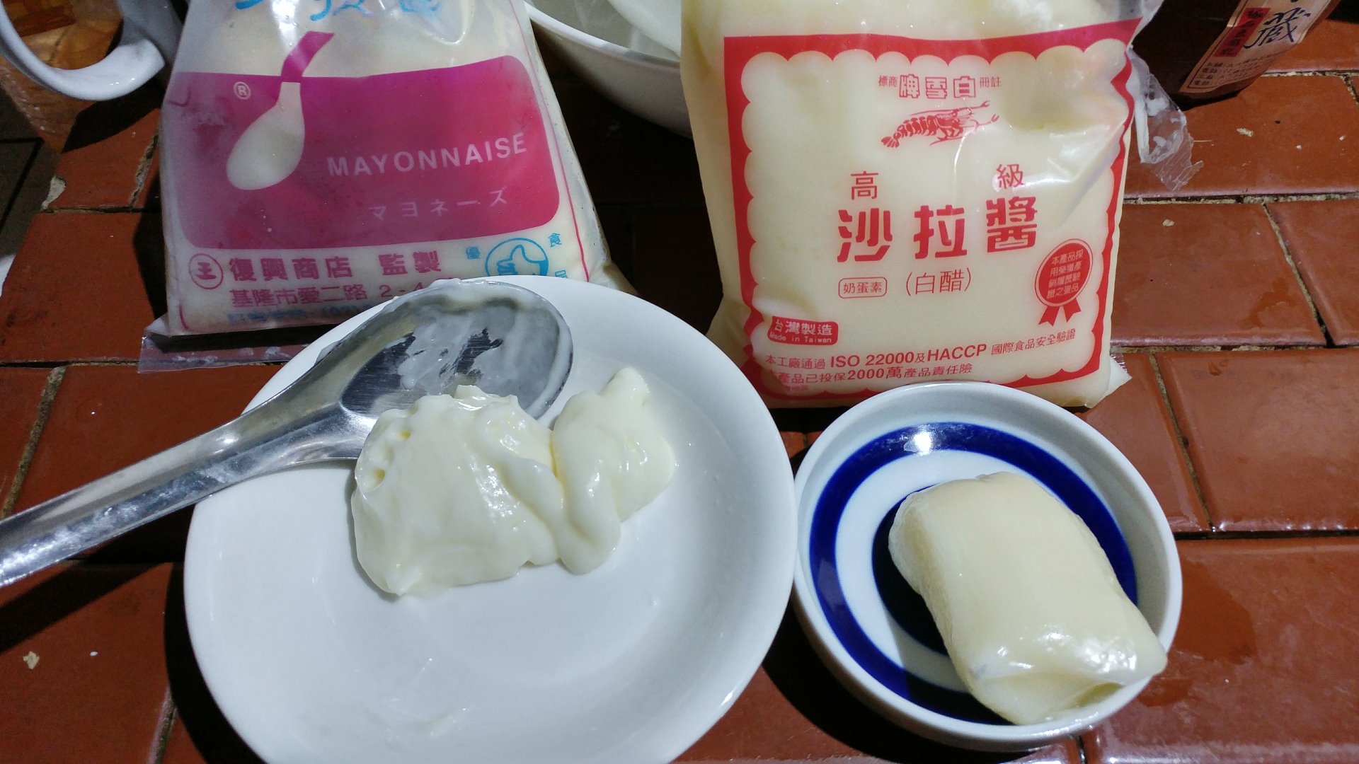 湯匙牌跟白雪牌沙拉醬比較-01