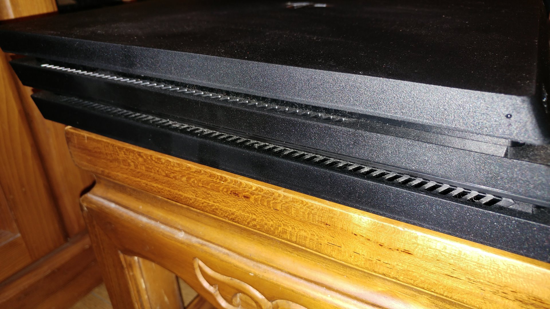 PS4 PRO 的吸風口