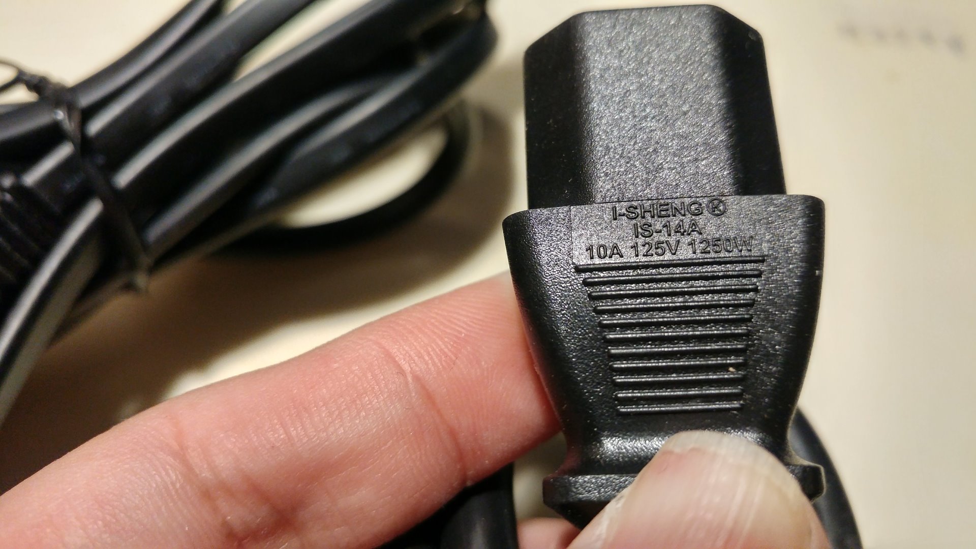 PS4 PRO所使用的電線