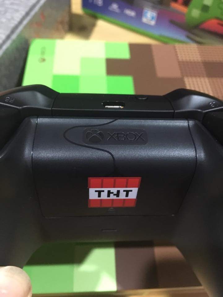 Xbox One S Minecraft Limited Edition Console《我的世界》特別主機 Minecraft Creeper 控制器