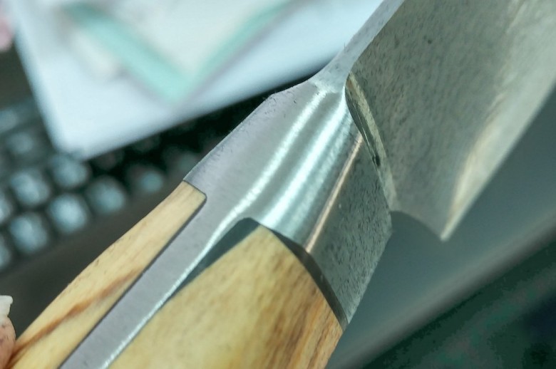 Chefstalk knife刀柄木頭不貼合，用填充物應付