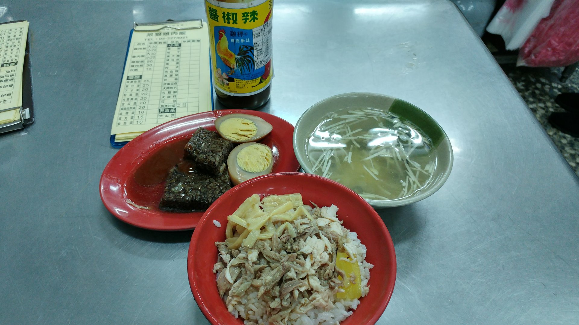 呆獅火雞肉飯跟雞標辣椒醬