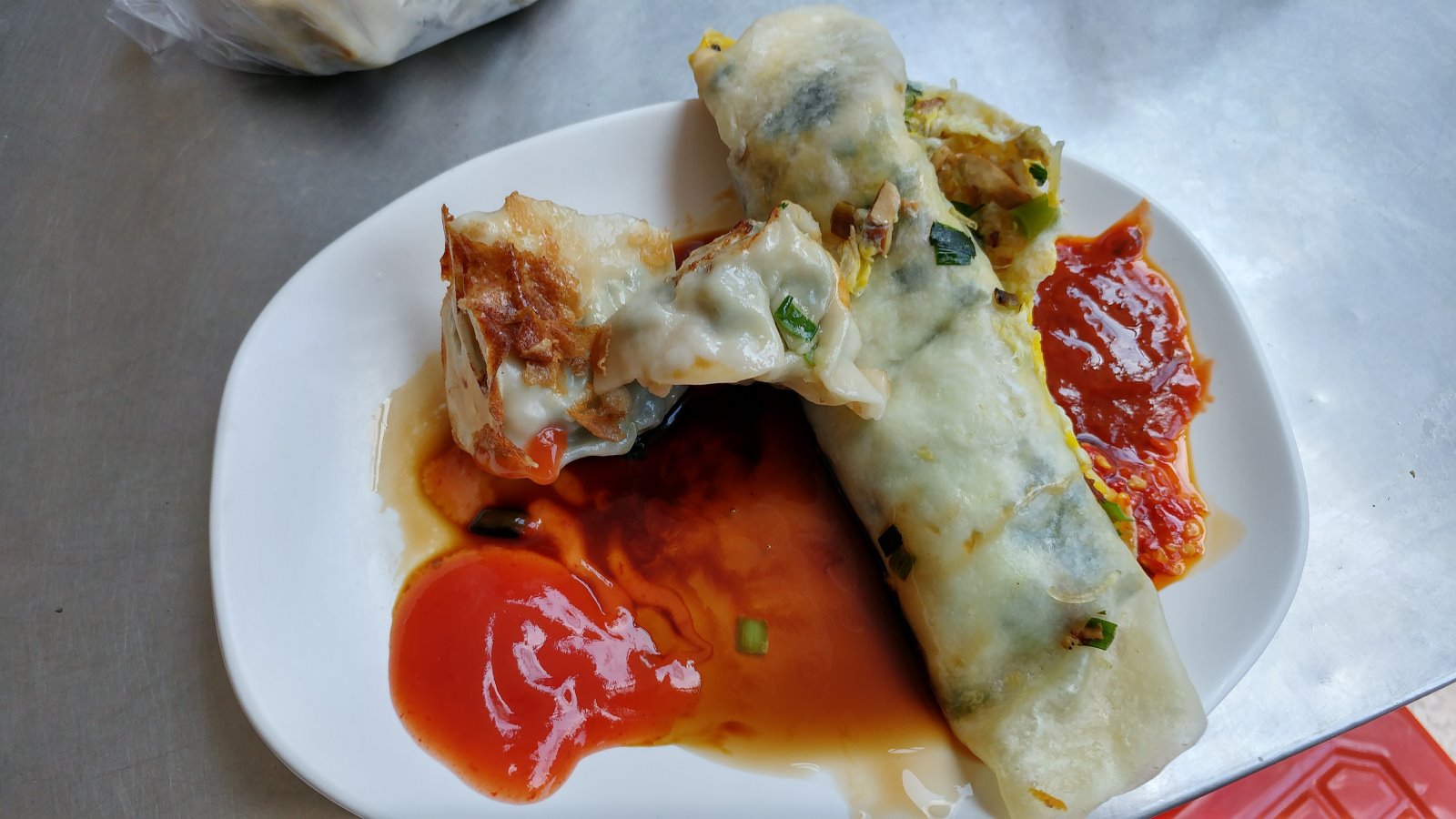 竹東阿胖豆漿用了翔品甜辣醬跟三豐辣椒醬