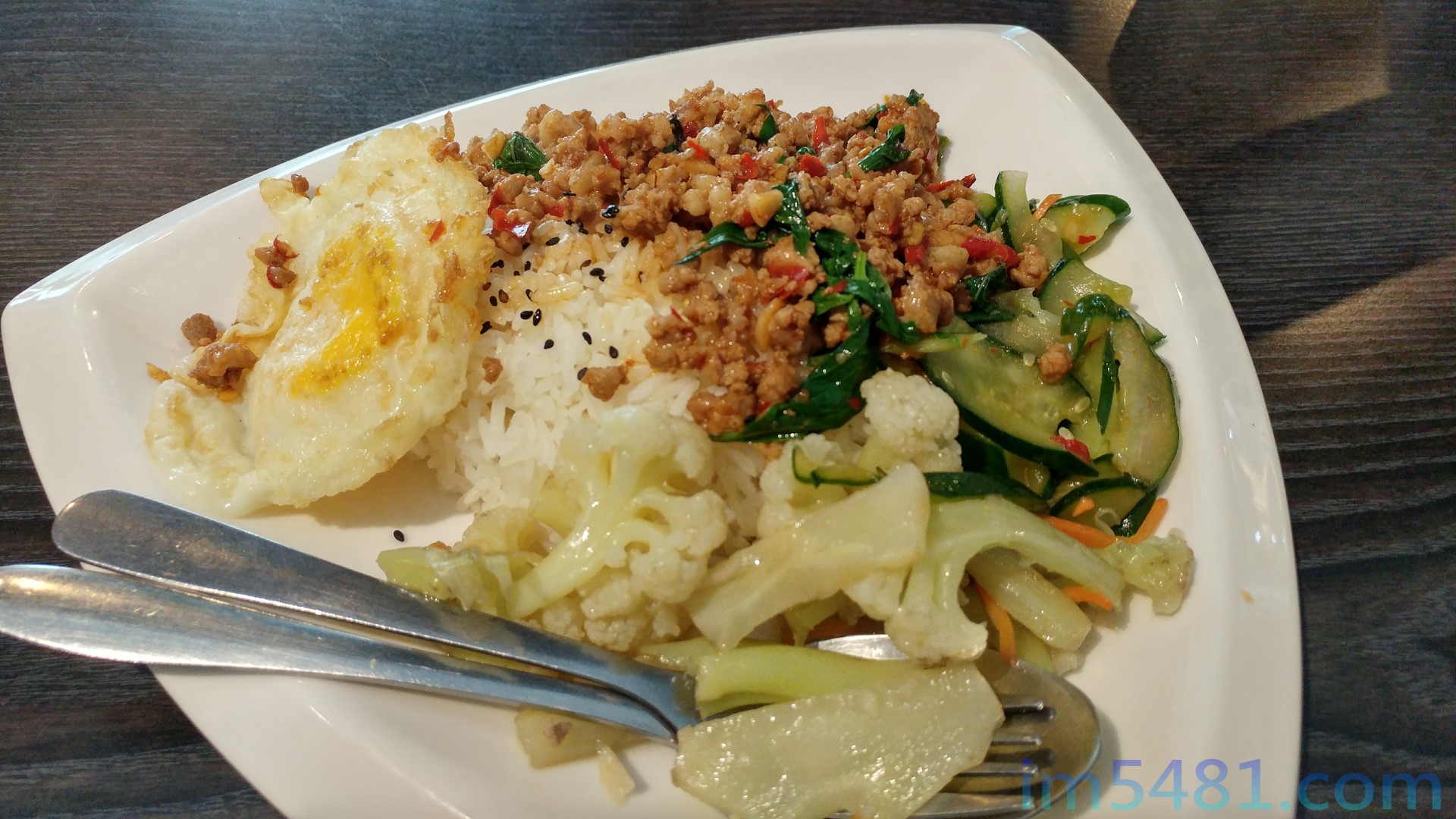 一般台灣泰式餐廳的打拋飯