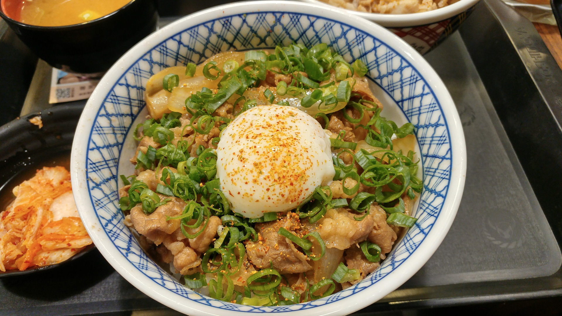 看起來顏色還可以的翠玉子牛肉丼