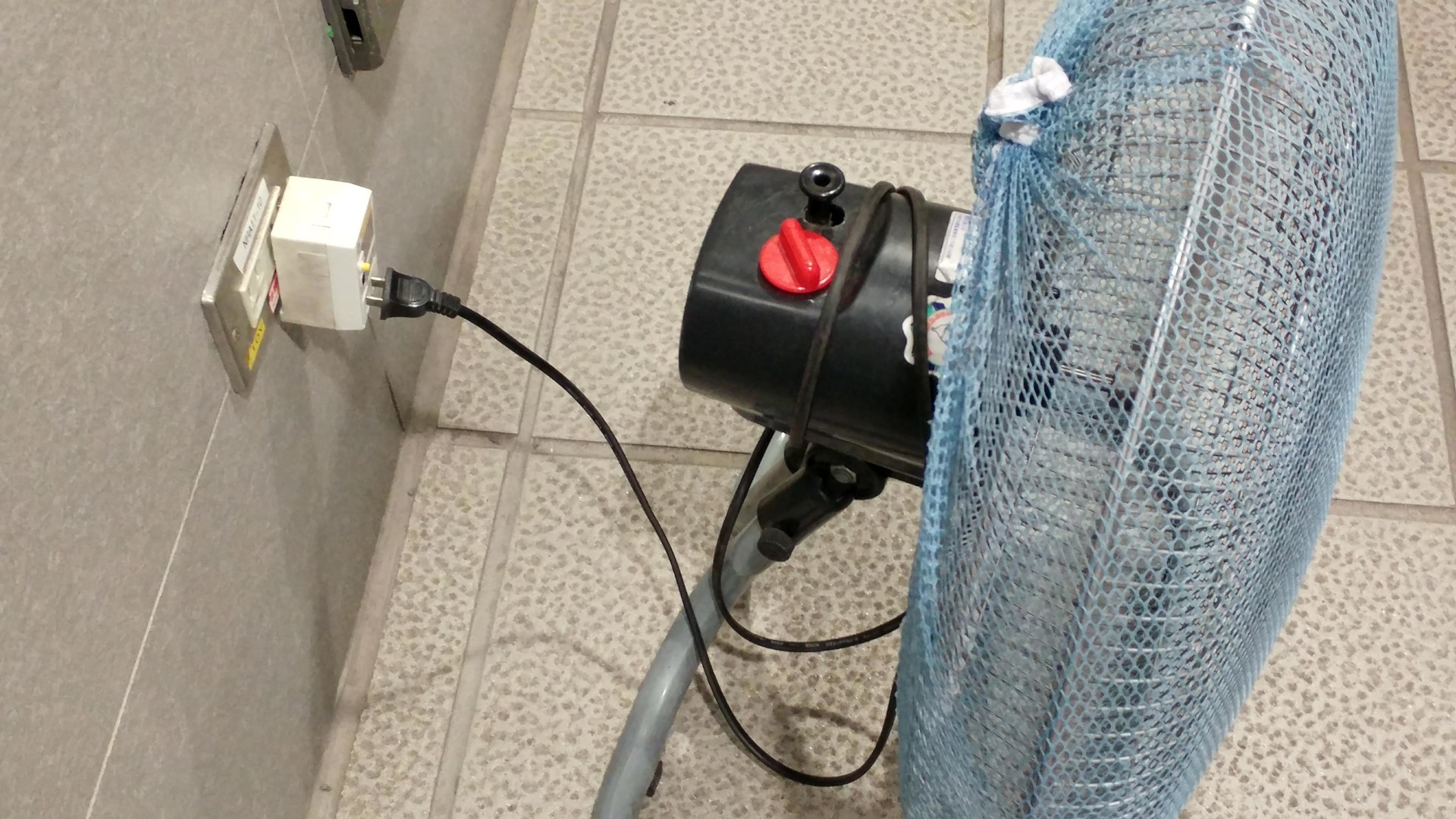 電源插頭沒有插緊