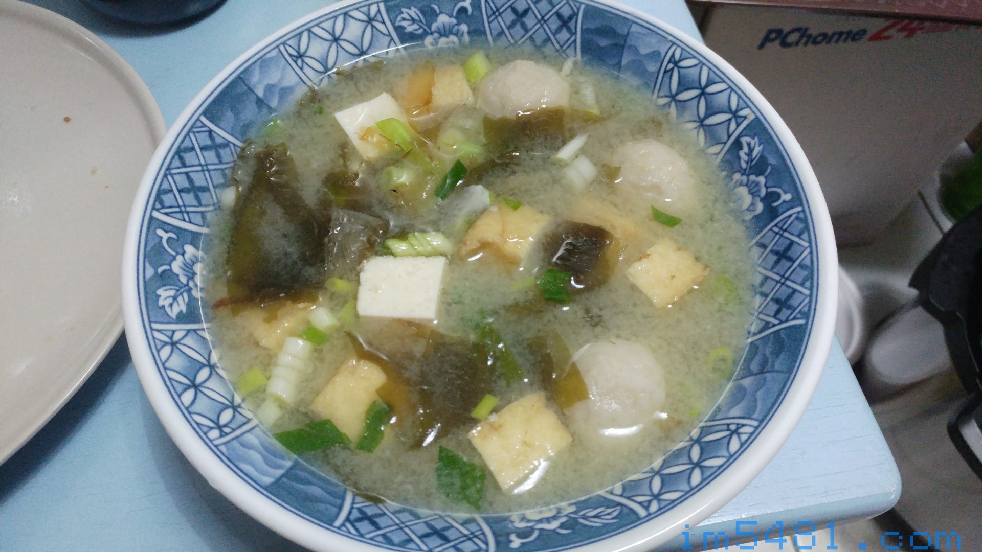 利用新禾昌柴魚花片煮好的味噌湯，鮮味十足!