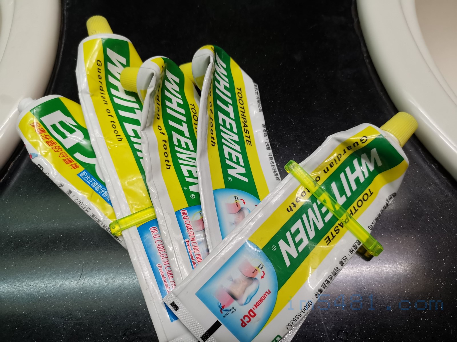 我個人在公司『用過』的白人牙膏，當然，已經用完丟了就更多! 我在這家公司19年了!