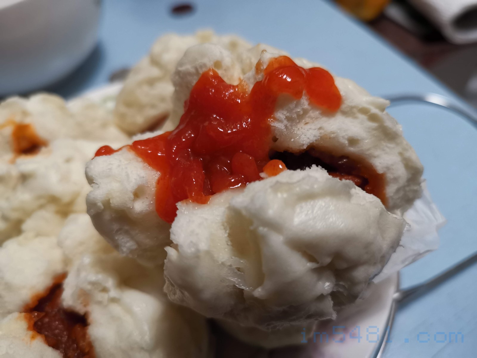 印尼 abc asli辣椒醬可以將原本難吃的禎祥叉燒包變好吃。