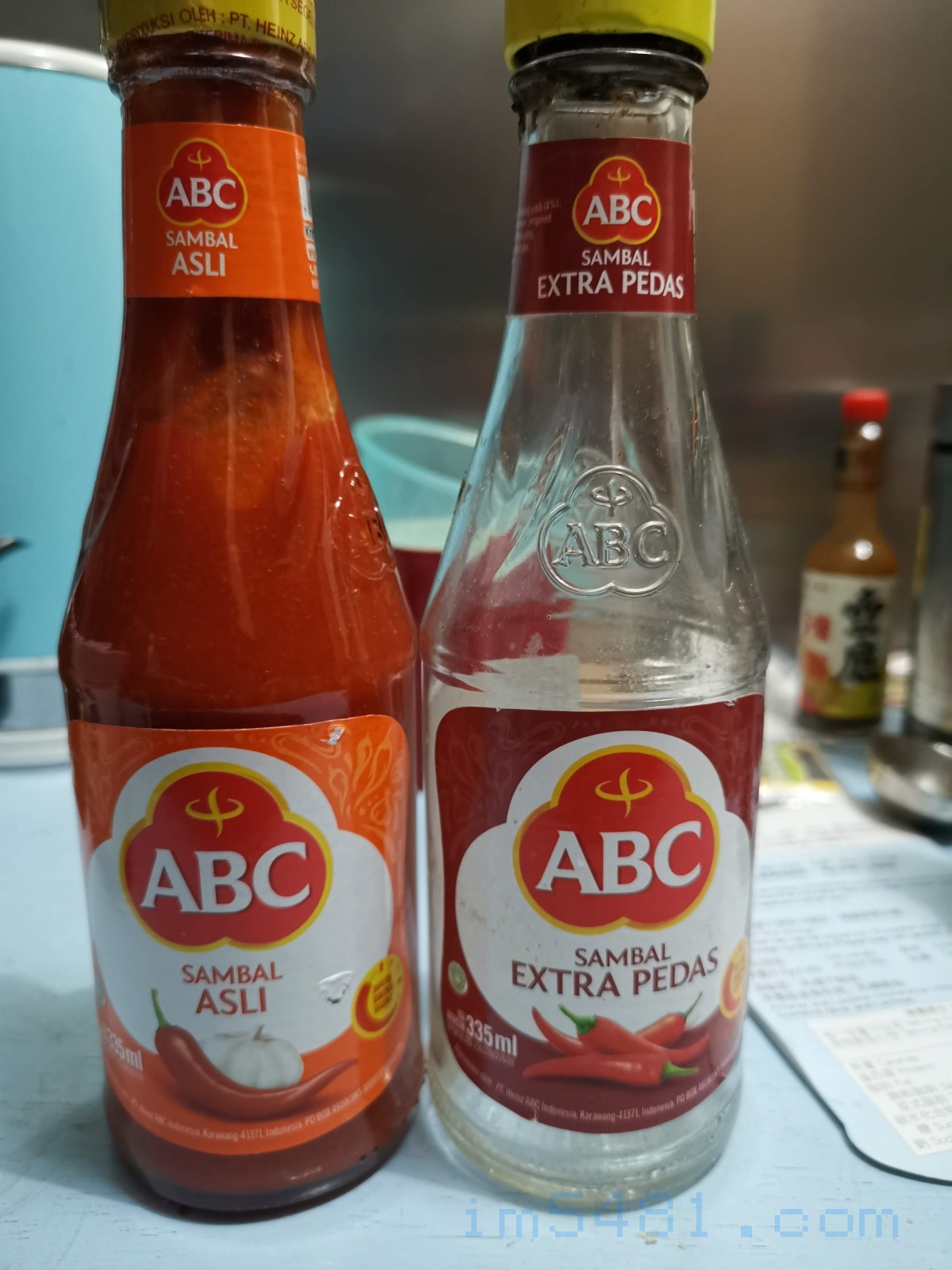印尼ABC辣椒醬要有印蒜頭圖案的才好吃，純辣椒的就只有辣。
