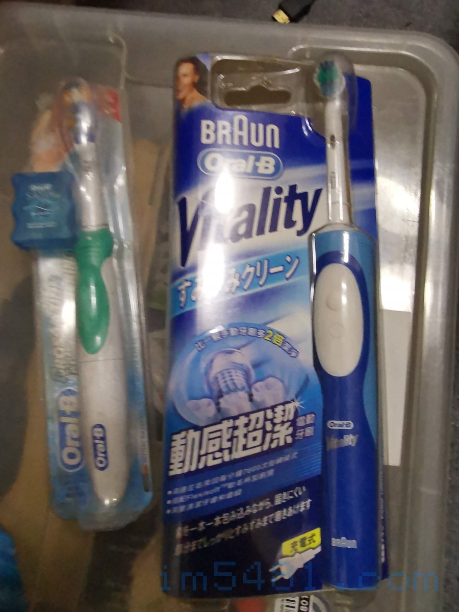 我之前買來，結果都不想再用的Oral-B電動牙刷