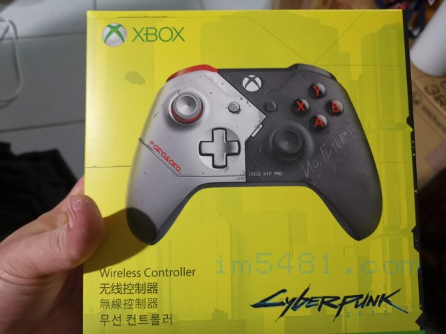Xbox One X Cyberpunk 2077 Limited Edition controller