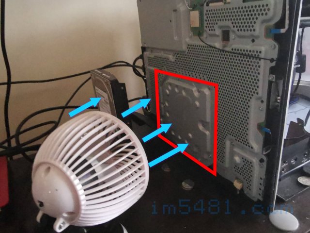 風扇可以直接吹PS4 PRO主機最熱的位置，還可以順便吹一下外接式硬碟，讓其工作溫度可有效降低。