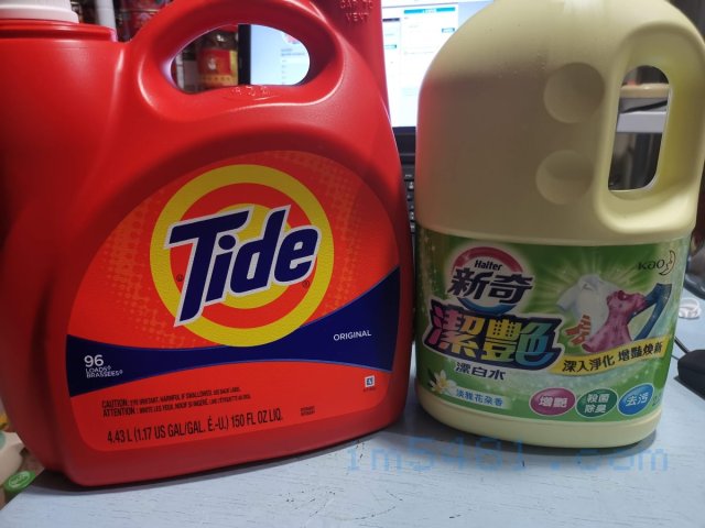 Tide洗衣精跟鮮豔漂白水搭檔，鮮豔漂白水將Tide洗衣精殺菌力不足的問題充分解決掉。