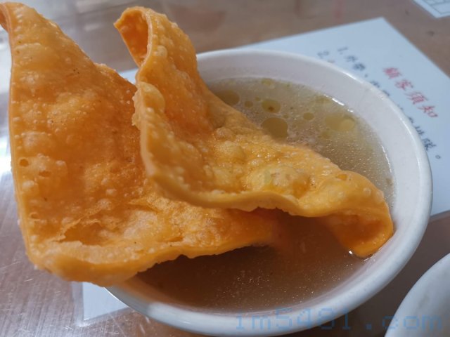 阿姬意麵-肉燕酥湯-全是澱粉的鹽水肉燕酥湯，這是我初次見識到的!