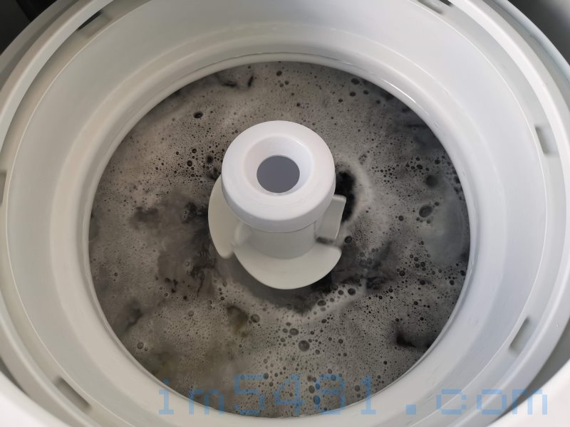 用美式13公斤1CWTW4845EW直立式洗衣機測試白蘭4X酵素極淨洗衣精