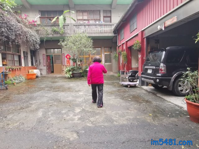 馬記齊魯麻油廠老老闆娘的背影