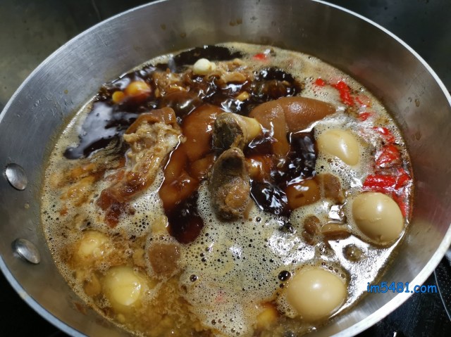 滷豬腳跟鵪鶉蛋