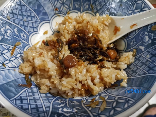 如果再嫌鵝油飯味道單調，還不夠鮮，蛋白質都沒有，那就再加上干貝XO醬