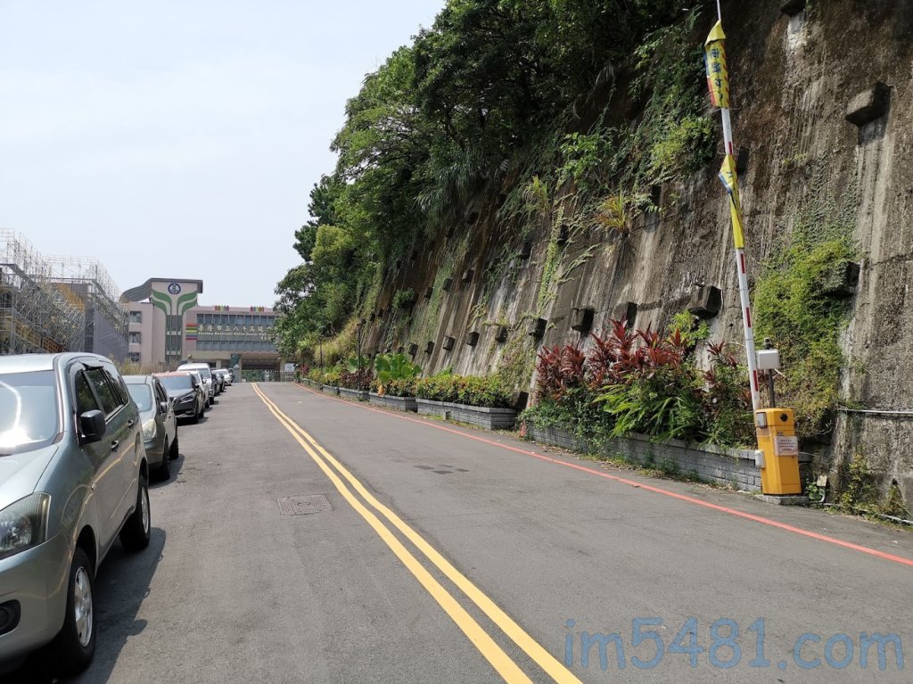 八斗高中大門前的地錨