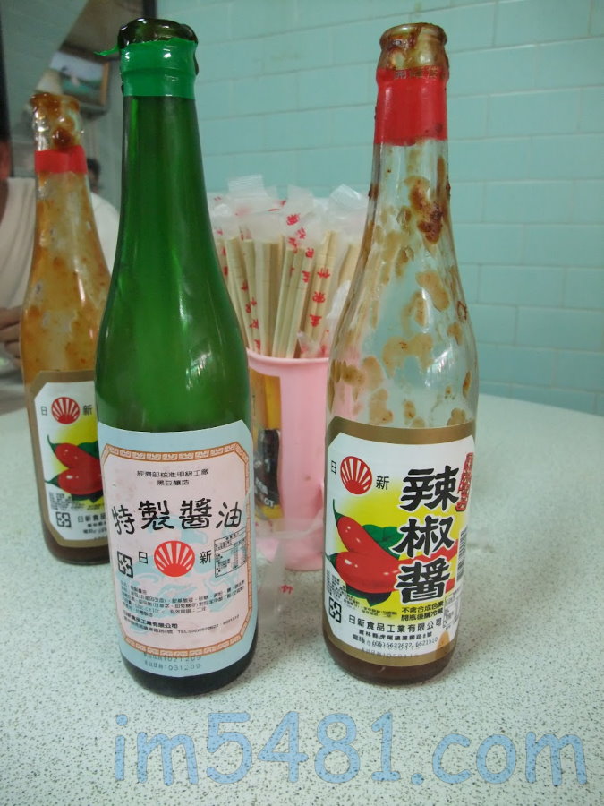 土庫當歸鴨肉店的日新醬料玻璃瓶