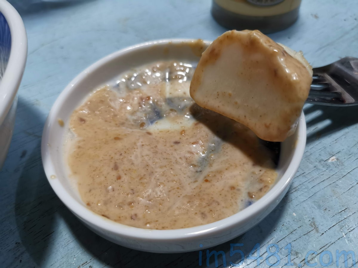 陶板屋 原粒胡麻醬-可以看出明顯大量的原料胡麻顆粒跟胡麻碎顆粒