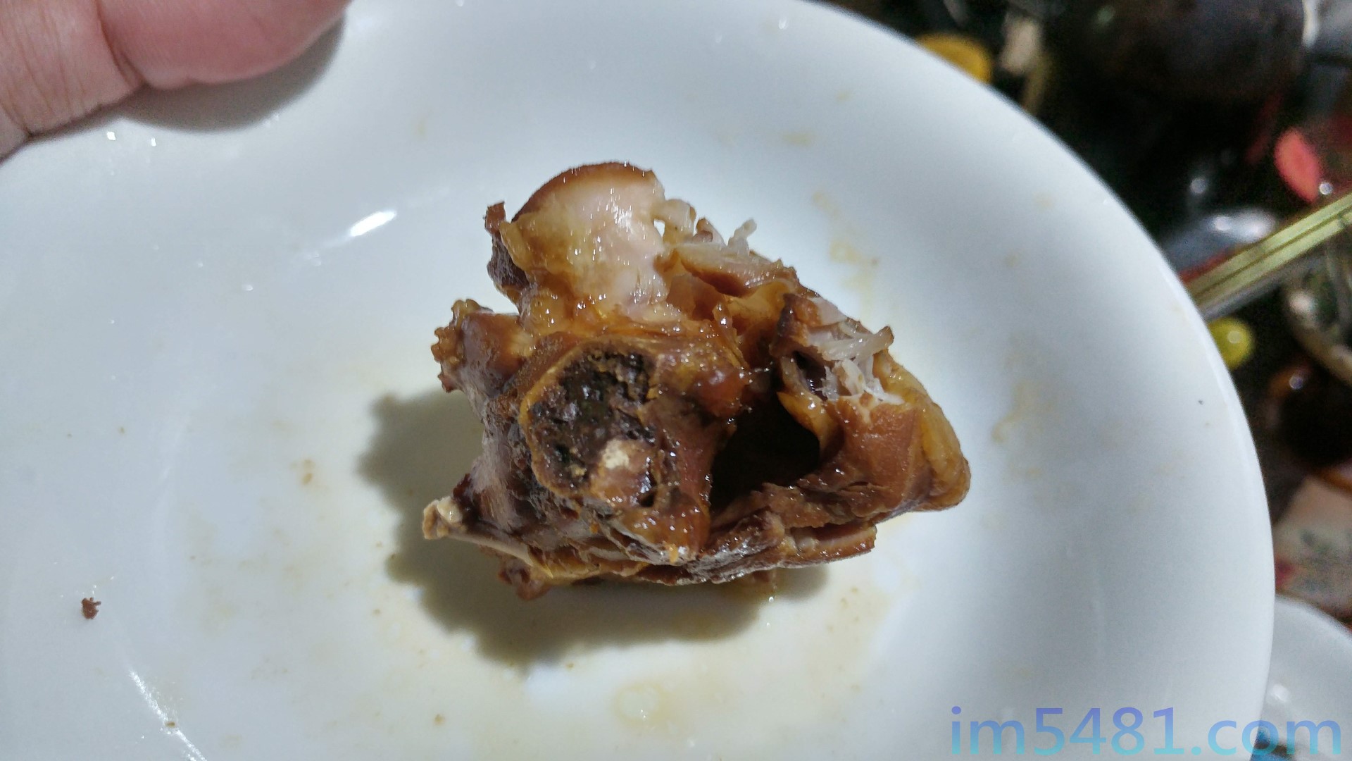 便利滷肉醬滷出的雞腿肉部分