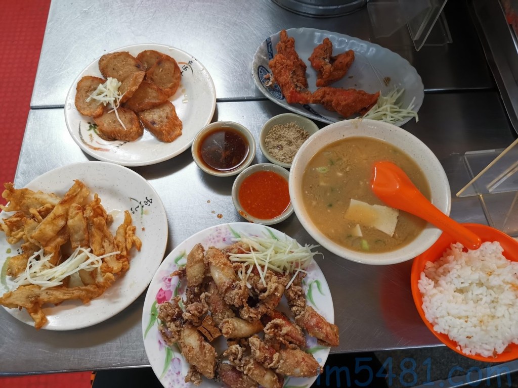 基隆三姊妹熱炒-整桌只有味噌湯讓我失望