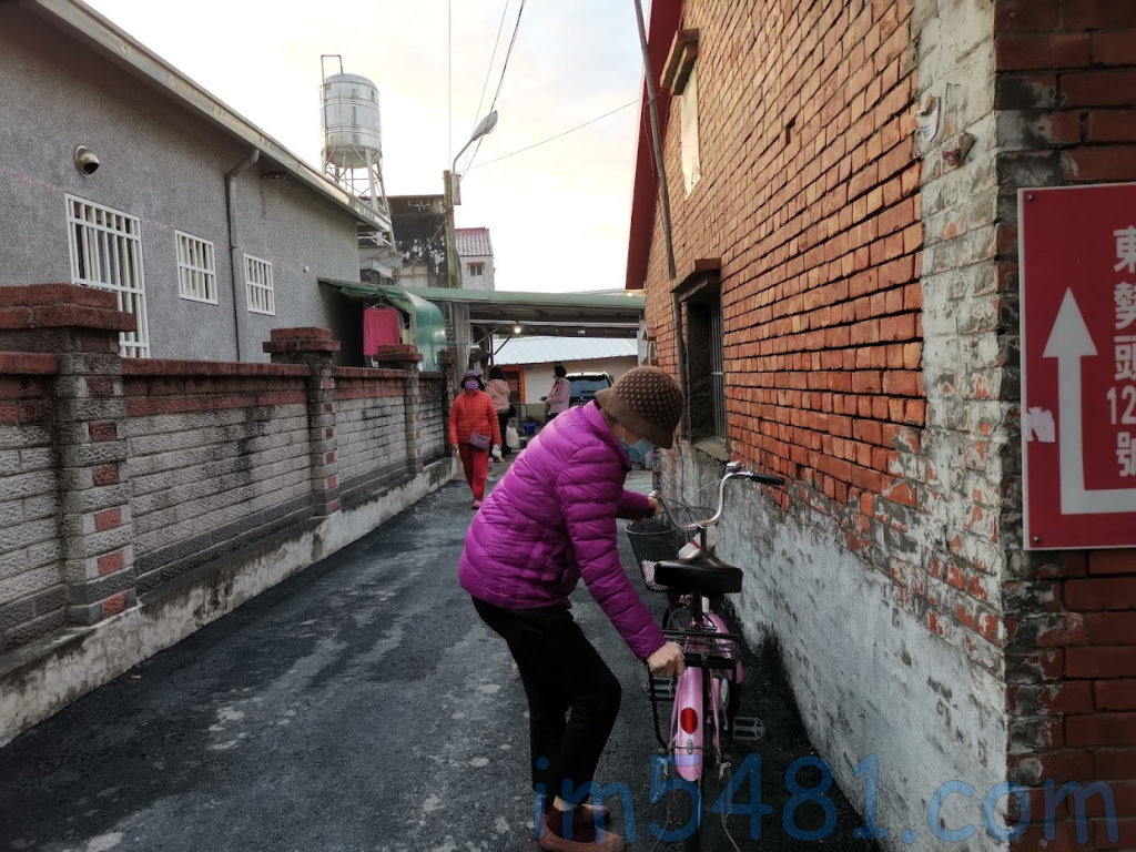 2022-02-04-過溝米苔目-過溝的婆婆媽媽太太們急著來搶購米苔目