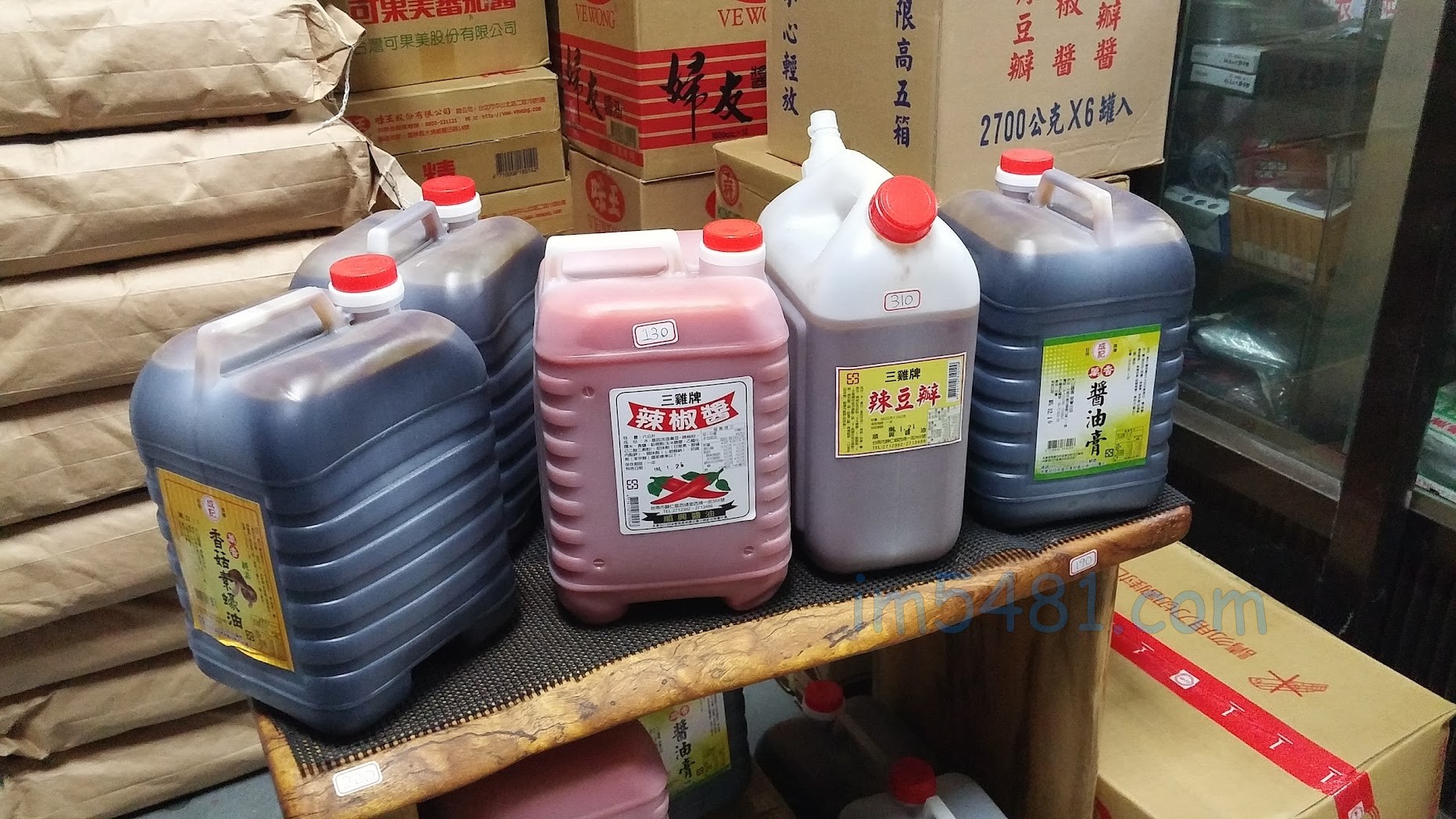 2016年在鹽水拍到的三雞牌3公升裝辣豆瓣醬