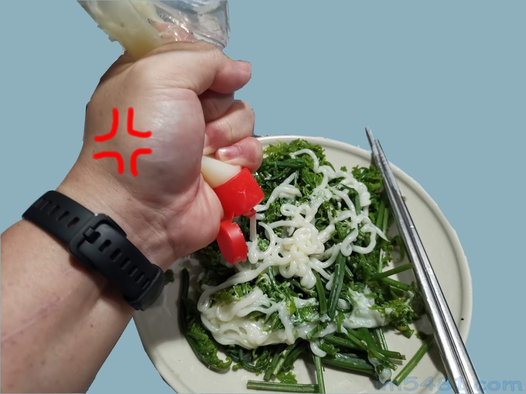 過貓-令人用力擠白醋