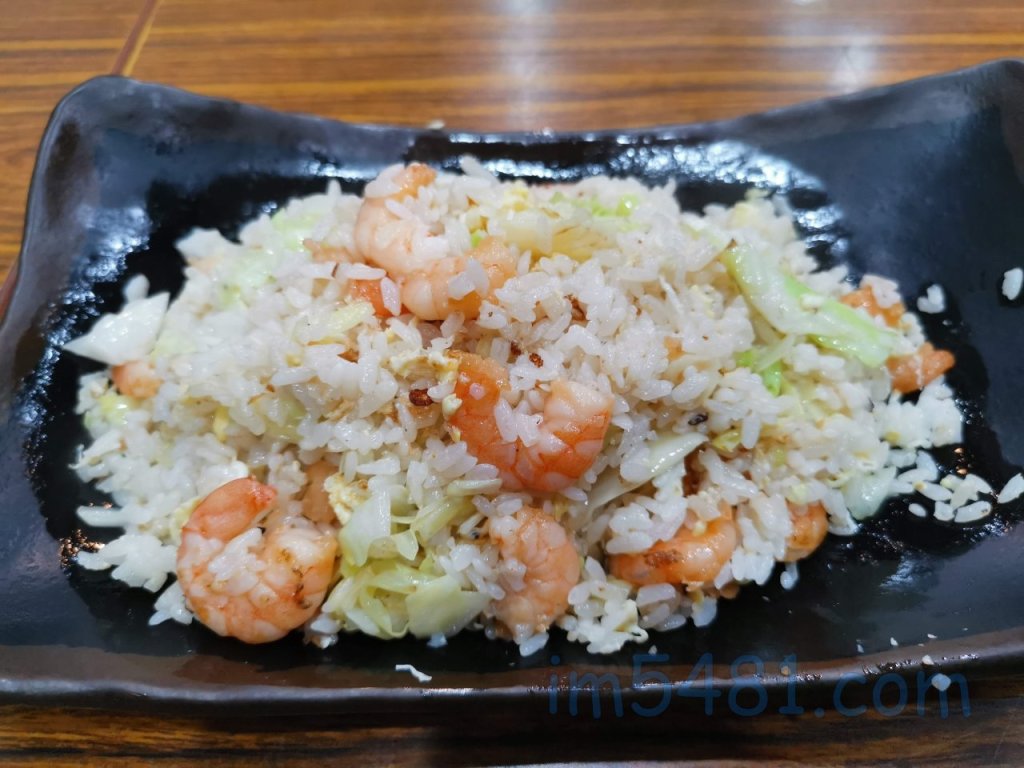 剛炒好的虱目魚魚露蝦仁蛋炒飯