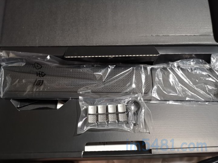 HyperX Alloy Elite RGB 電競鍵盤-附送的手托跟金屬色鍵帽
