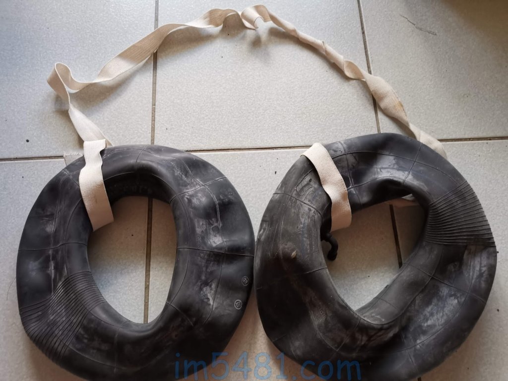 我自己用兩個內胎做的浮具