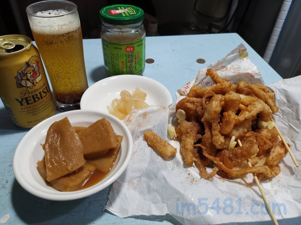 惠比壽啤酒配炸魷魚跟糖醋良京