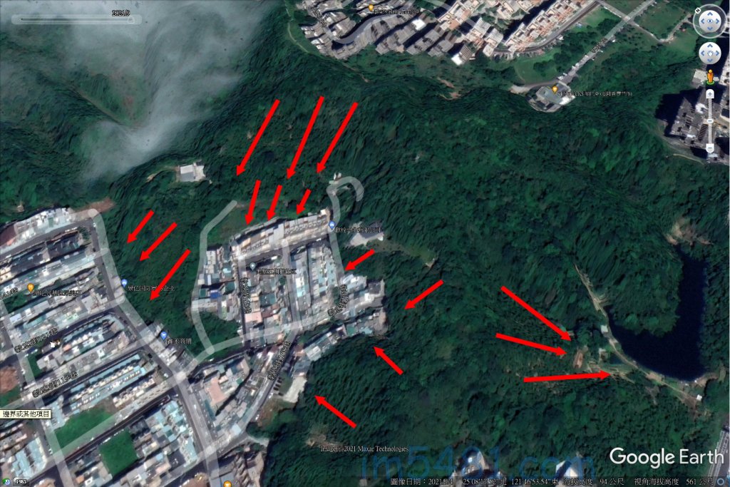 教忠街預估的日後可能有走山跟走山方向潜勢區域(這邊其實已經有過山坡滑動)