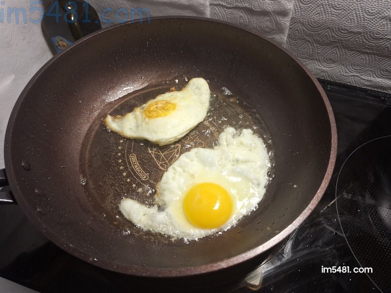 用葵花油煎蛋